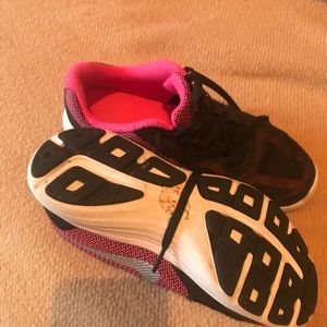 Girls size 2.5 Nike running shoes